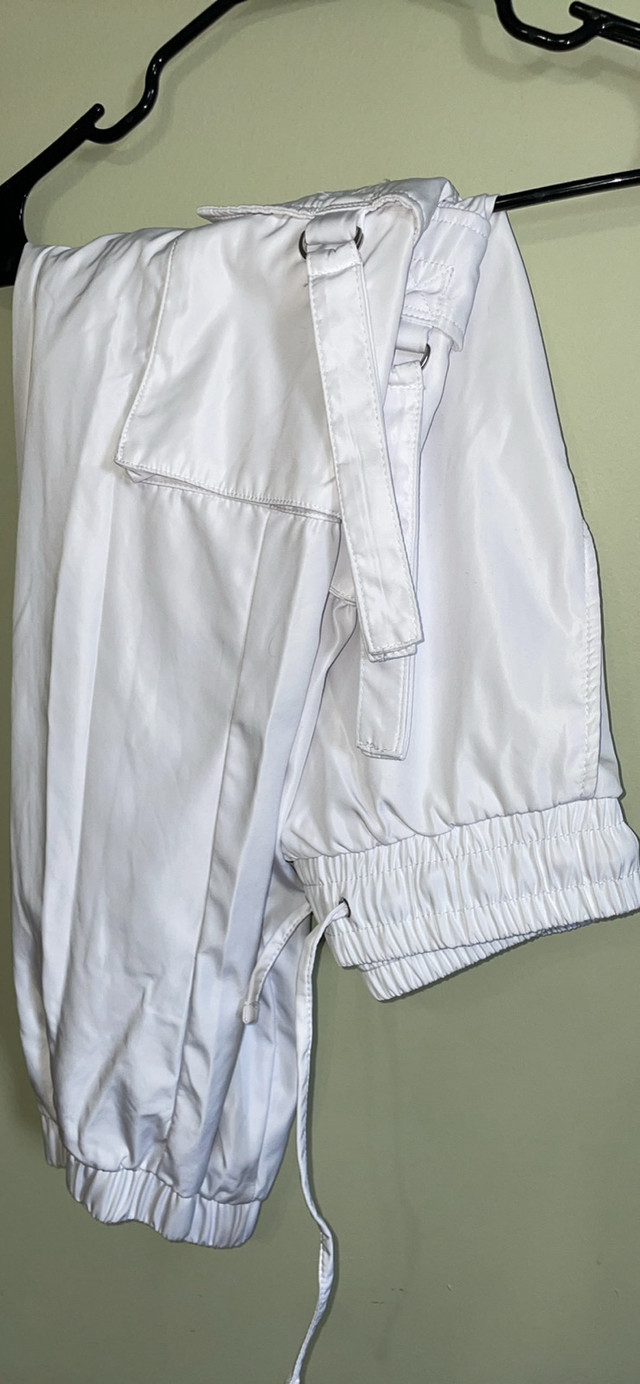 White Cargo Pants in Women's - Bottoms in Laval / North Shore - Image 2