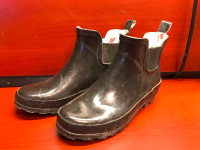 rain boots Girls size 7