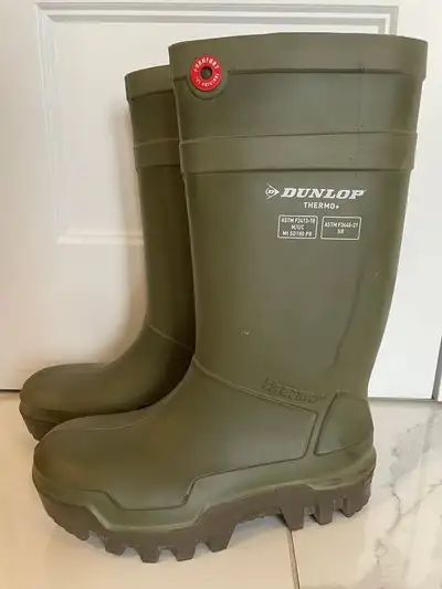 Like new men's Dunlop rubber work boots size 13, View more