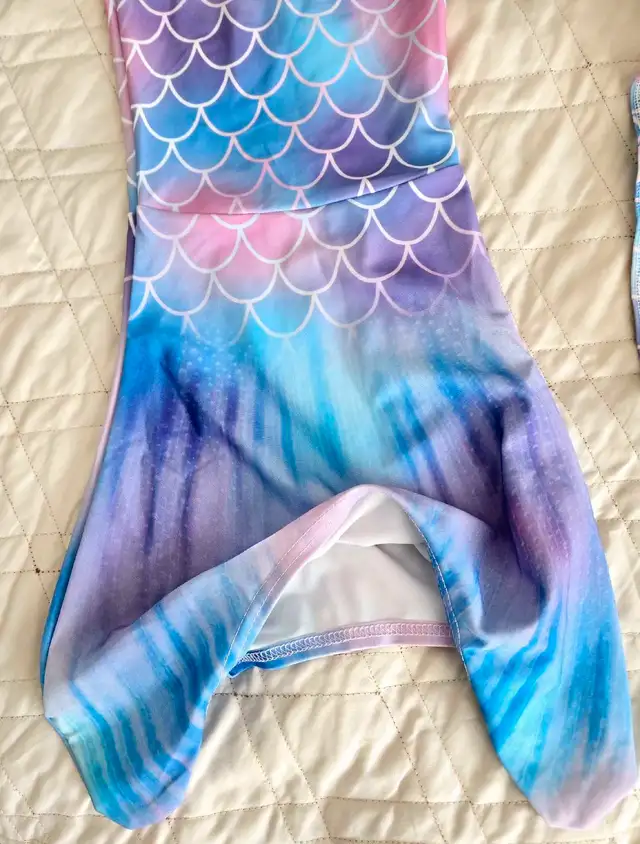 Girls mermaid tail + swimming suit + dress in Kids & Youth in Mississauga / Peel Region - Image 4