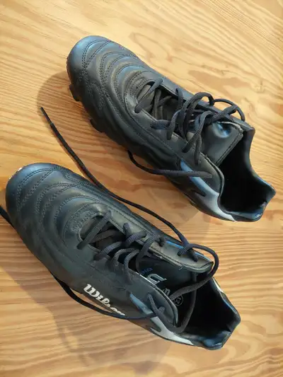 I bought these new never ended up wearing them a single time. Yours to break in and enjoy :-) Pick u...