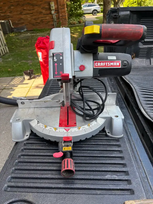 Craftsman 10-in Miter Saw in Power Tools in Oakville / Halton Region - Image 3