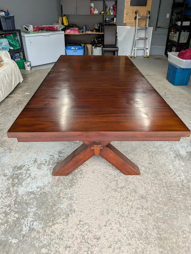 LARGE ELEGANT 9-FOOT EXPANDABLE DINING TABLE – SEATS 12 