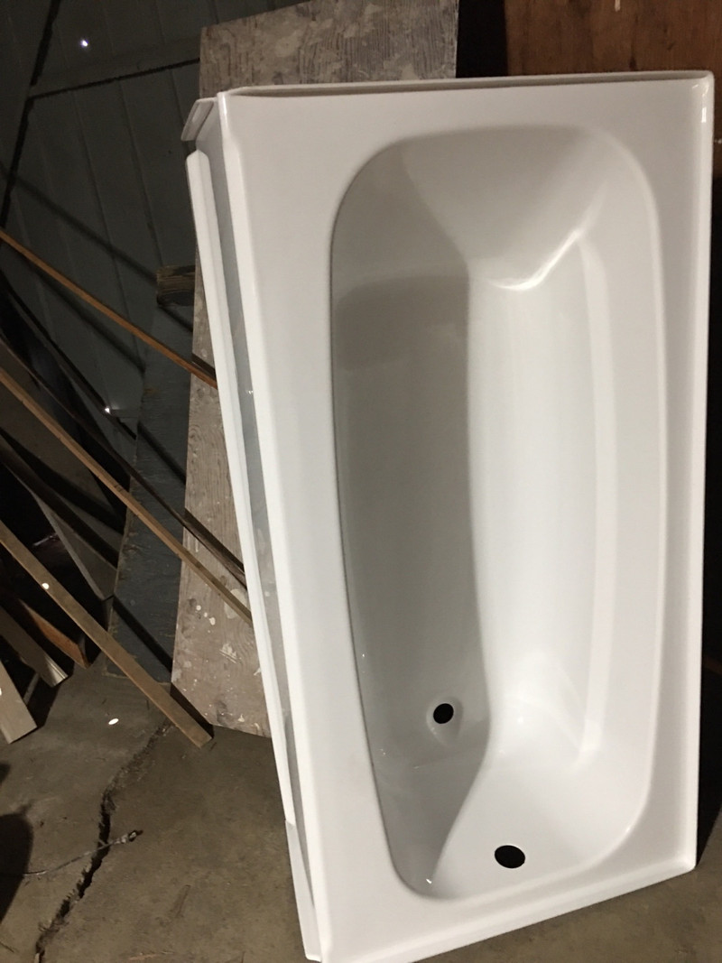 New acrylic bathtub Plumbing, Sinks, Toilets & Showers Winnipeg