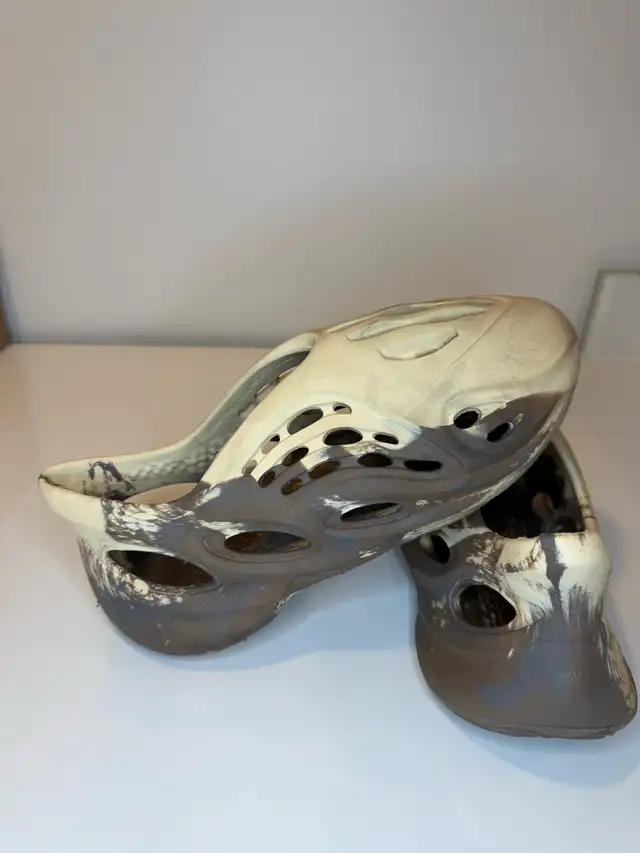 Adidas Yeezy Foam RNNR in Men's Shoes in Windsor Region - Image 8