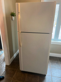 Kenmore fridge refrigerator white freezer 30” kitchen appliances