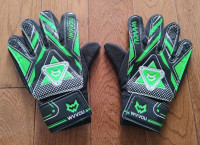  Youth sz 5 Soccer Goalie Gloves Exc Used Cond.