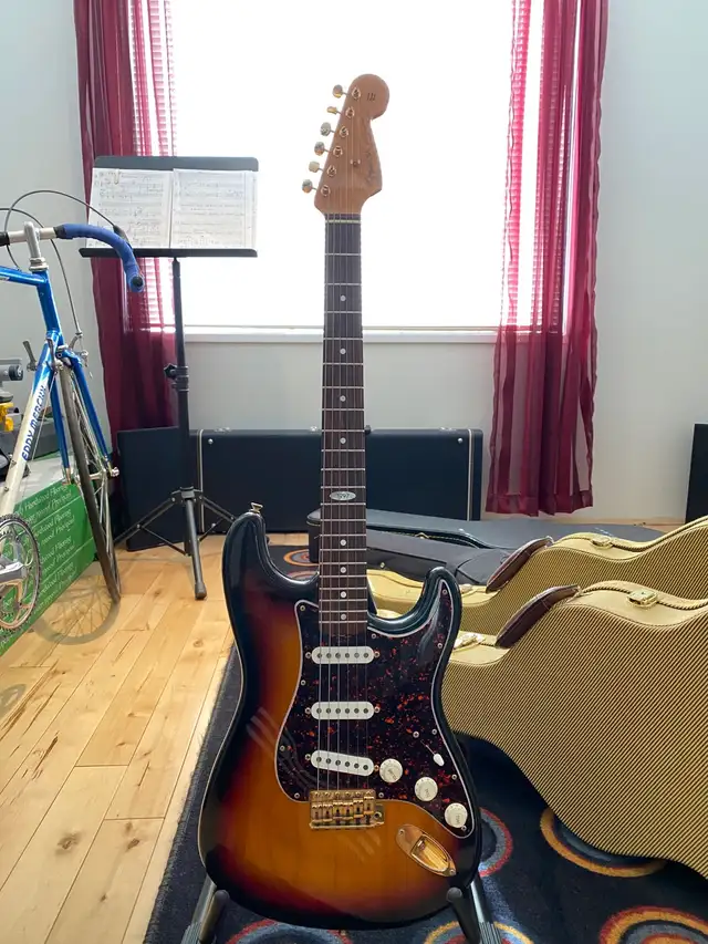 1997 Fender Stratocaster - Collector Edition in Guitars in Calgary - Image 2