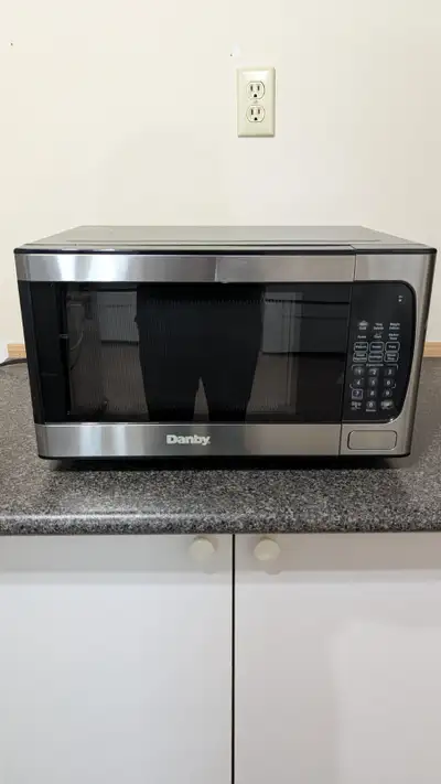 Danby Microwave Stainless Steel 0.9 cu ft, lightly used, View more