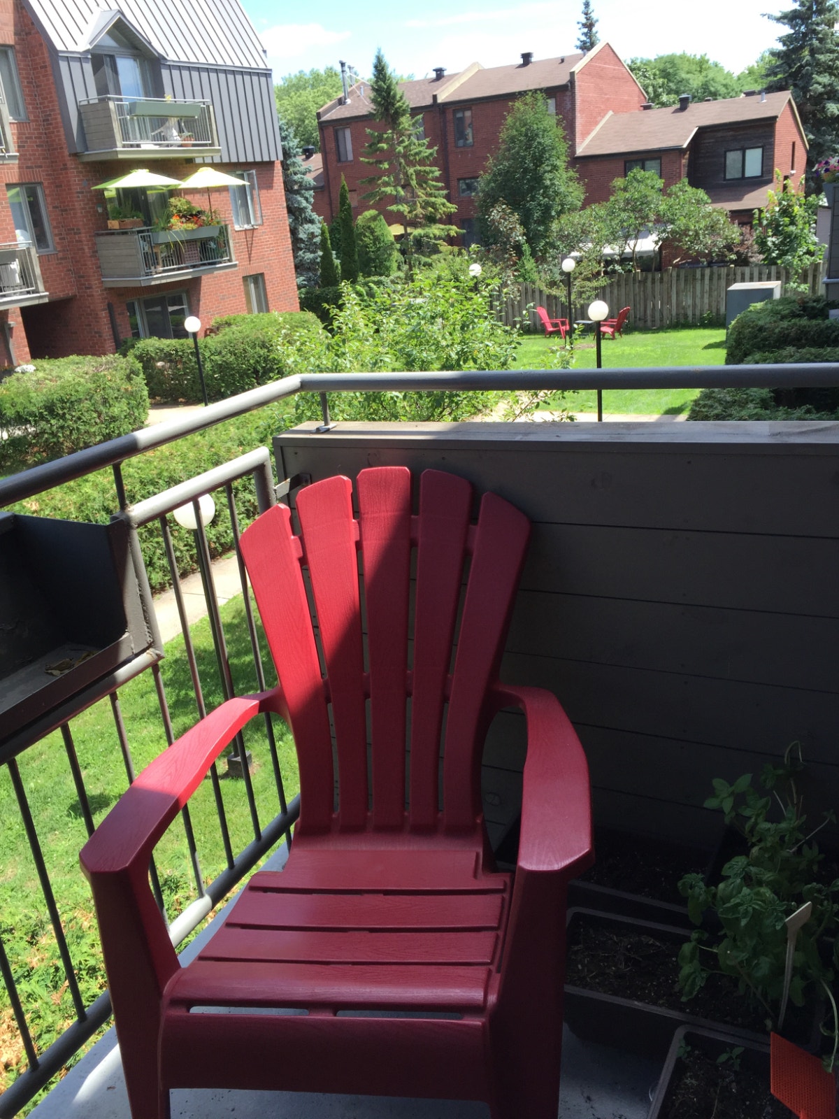Appart. 4 1/2, Ch. Spacieuses, Pk Intérieur, Cuisine et SB rénov — photo 1