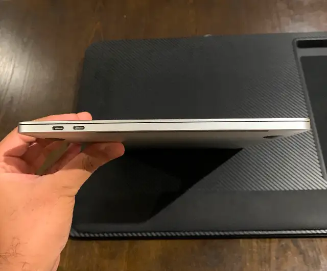 MacBook Pro 13" Retina display with Touch Bar and Touch ID in Laptops in Laval / North Shore - Image 7
