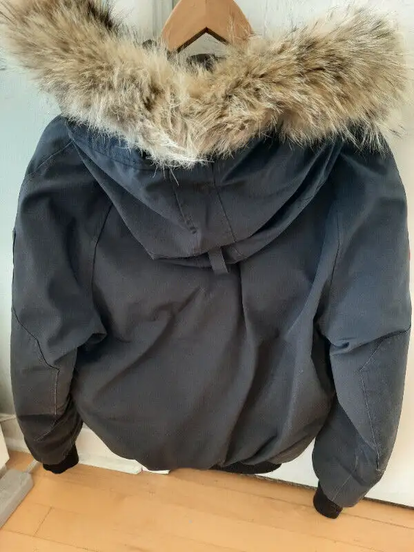 Canada Goose Coat in Women's - Tops & Outerwear in City of Toronto - Image 4