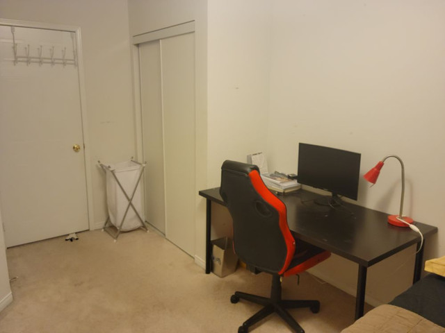 Rental: Furnished 1 bedroom with 1 bathroom. in Room Rentals & Roommates in Mississauga / Peel Region - Image 4