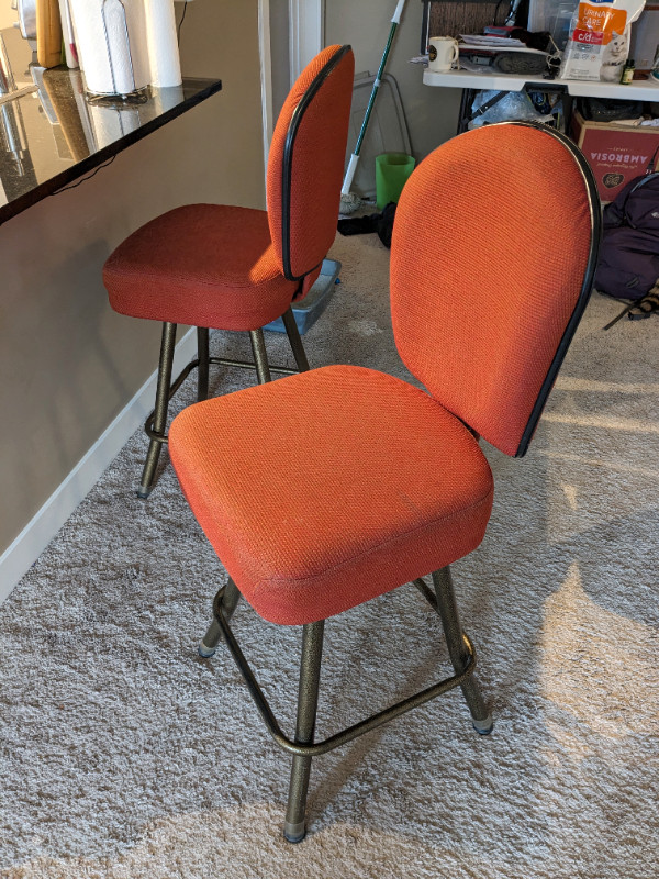 Bar stool / Counter chair in Chairs & Recliners in Calgary