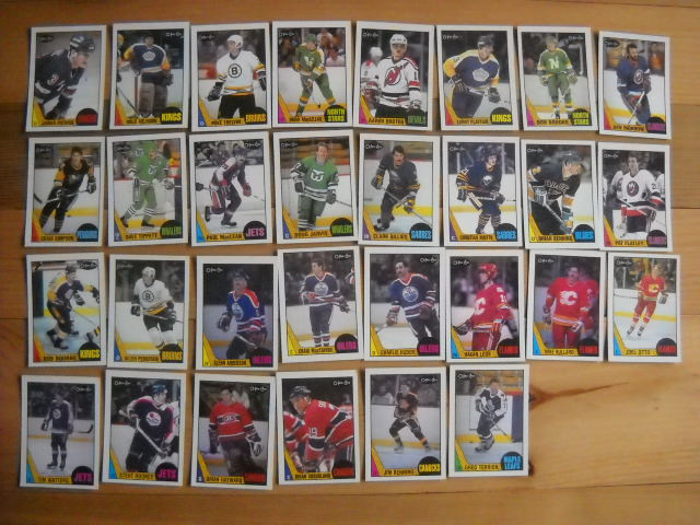 44 cartes de hockey de 1987 dans Art et objets de collection  à Saguenay - Image 2