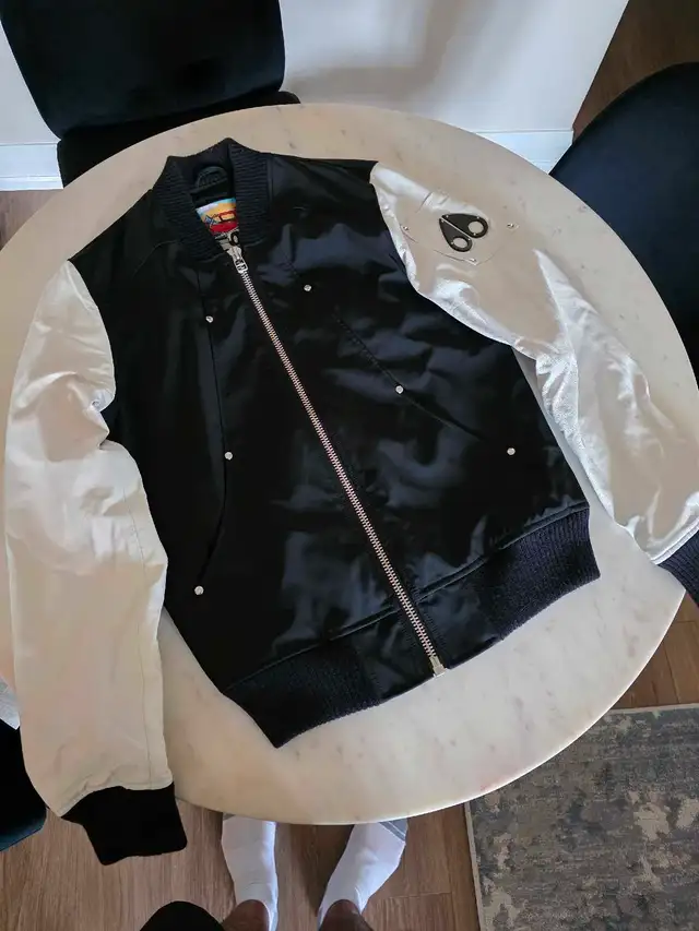SELLING MOOSE KNUCKLE BOMBER WITH LEATHER SLEEVES in Men's in Oshawa / Durham Region - Image 2