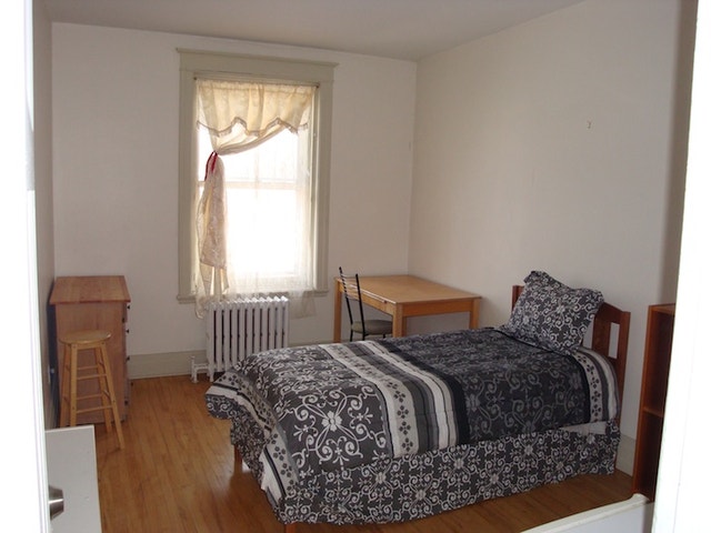 Grande chambre meublée et calme pour personne non-fumeuse. — photo 2