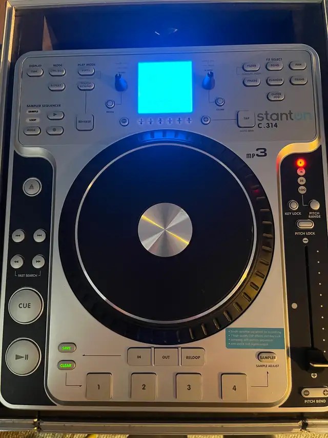 CDj’s Stanton With Vestax mixer with flight/road cases in Performance & DJ Equipment in City of Toronto - Image 6