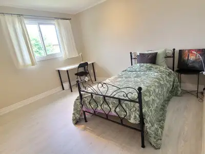 Female homestay near T&T Mississauga for student/professional