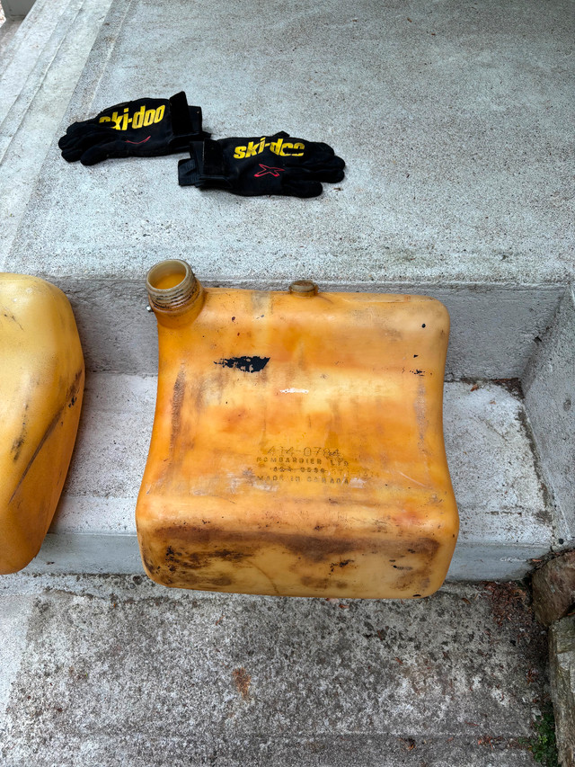 Elan Ski Doo Fuel Tanks in Snowmobiles in Ottawa - Image 2