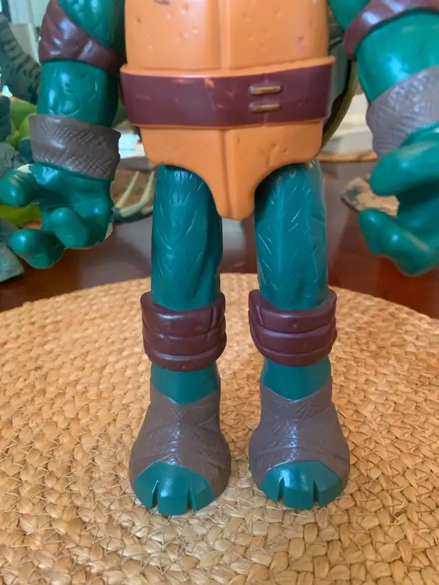 TEENAGE  NINJA TURTLES ‘ RAPHAEL ‘ VIACOM 11” ! in Toys in Mississauga / Peel Region - Image 5