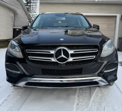 Mercedes GLE 350 in great condition have car fax upon request. The car has been meticulously maintai...