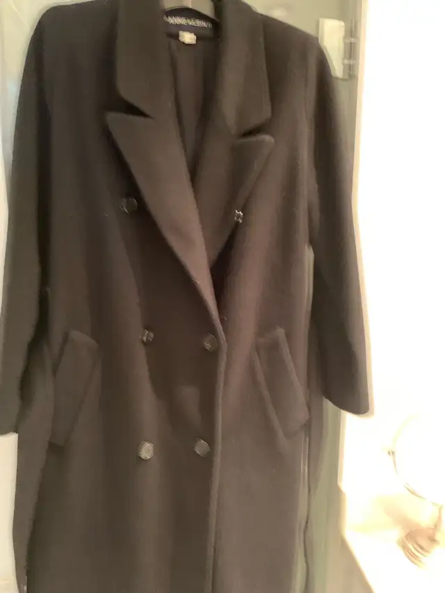 lady COAT , wool, black size M, 10..Must see in Women's - Other in City of Montréal - Image 3