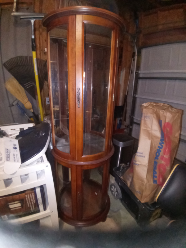 Half Round Curio w/Mirrored Back Home Décor & Accents