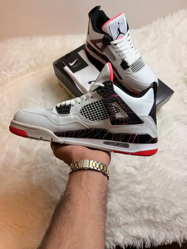 Jordan 4 Retro in Men's Shoes in Oakville / Halton Region - Image 4