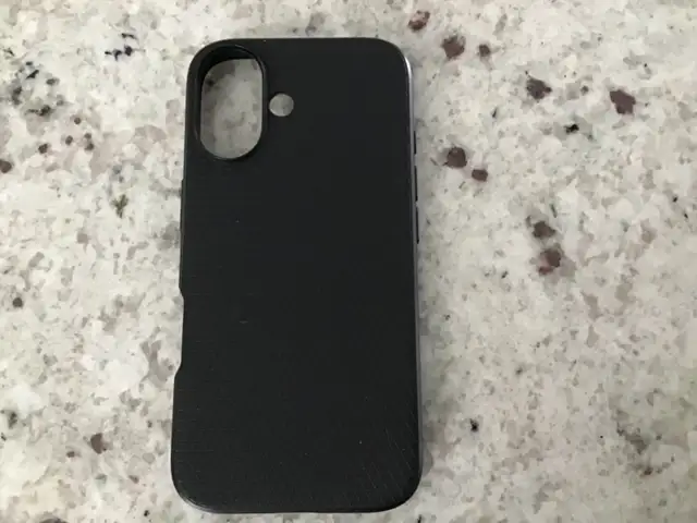 Spigen iPhone 16 protective case. in Cell Phone Accessories in St. Catharines - Image 3