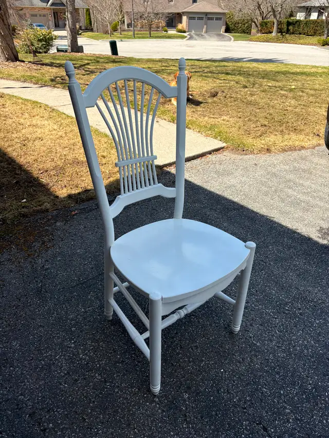 Solid Wood Dining Room Chairs x6 in Chairs & Recliners in Markham / York Region - Image 2