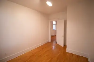 Mile End 5 1/2 ,5.5, a louer, for rent, condo,Metro, chambres