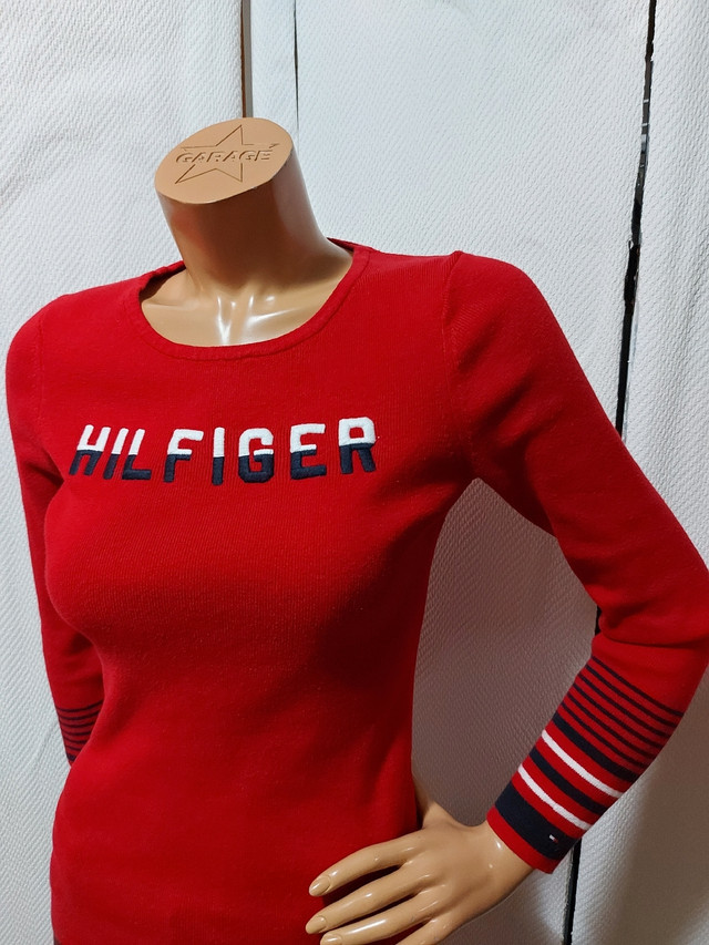 Tommy Hilfiger Sweater size small in Women's - Tops & Outerwear in Norfolk County - Image 2
