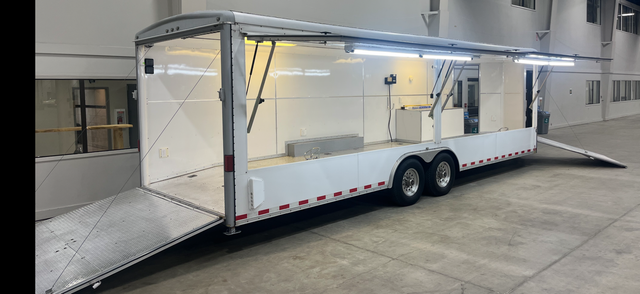 THE ULTIMATE TRAILER! 2006 WELLS CARGO 31' V-NOSE - LIKE NEW! in Cargo & Utility Trailers in Edmonton - Image 16