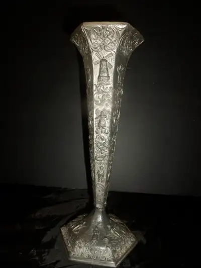 Vase ancien en argent plaqué par la société Barbour Silve, View more