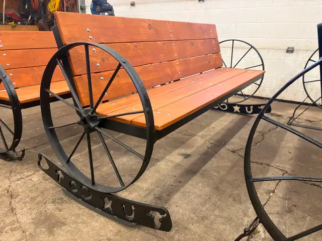 Rustic Wagon Wheel Bench561546444041113601