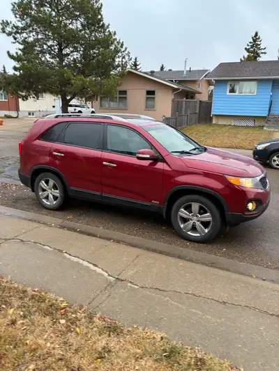 Selling my Kia Sorrento it’s a loaded model. All wheel drive. Never let me down starts up in -30 eit...