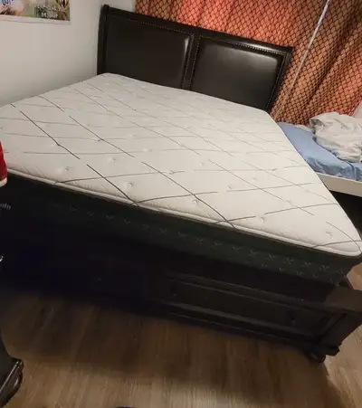 king bed with meteras