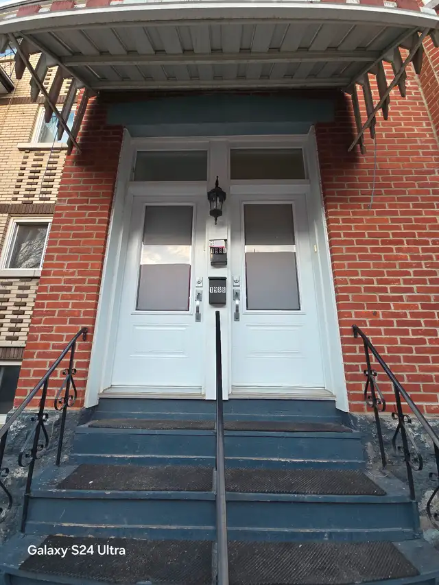 Spacious Duplex Apartment in Pointe-Saint-Charles in Long Term Rentals in City of Montréal - Image 3