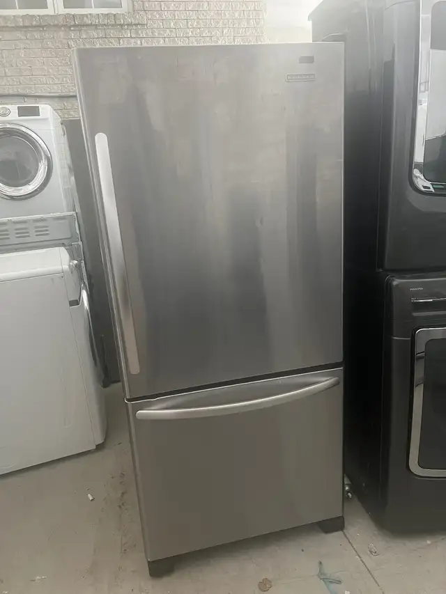 Kitchen aid 36 w fridge bottom freezer stainless steel in Refrigerators in Mississauga / Peel Region - Image 2