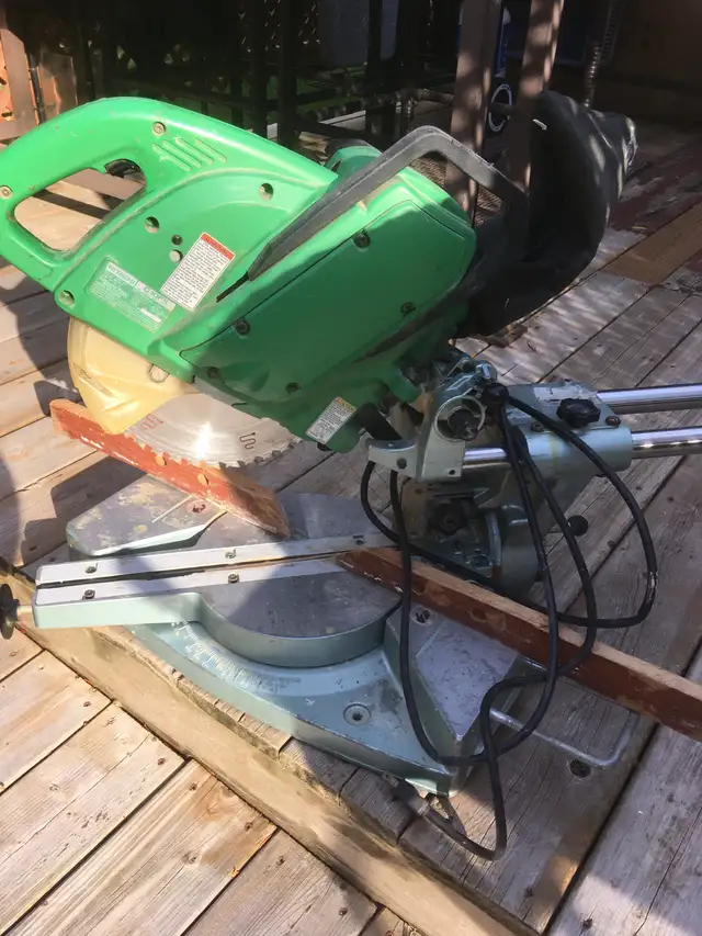 HITACHI 10 INCH SLIDING MITER SAW in Power Tools in Oakville / Halton Region - Image 7