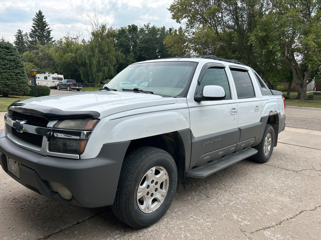 2002 Chevy Avalanche LTZ in Cars & Trucks in Saskatoon - Image 3
