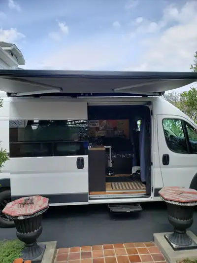 Dodge RAM Promaster 3500 (cargo) 2018 KLM au 24 avril 46,697 Automatique - 2 Panneaux Solaires Frigi...