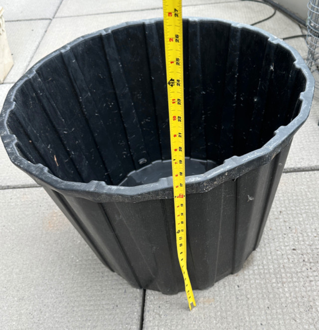EXTRA LARGE CONTAINER/POT FOR GARDENING in Outdoor Tools & Storage in Ottawa