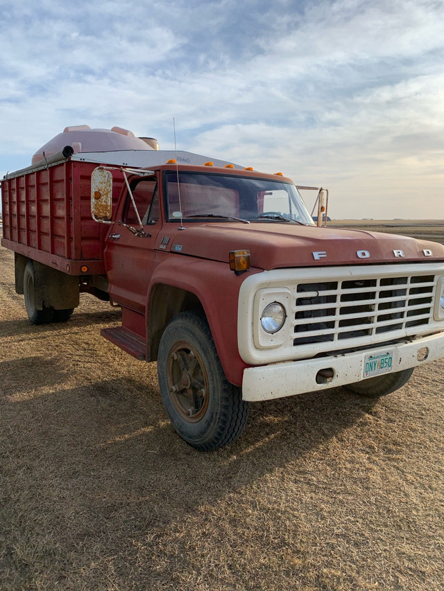 Ford F600 in Farming Equipment in Saskatoon - Image 2