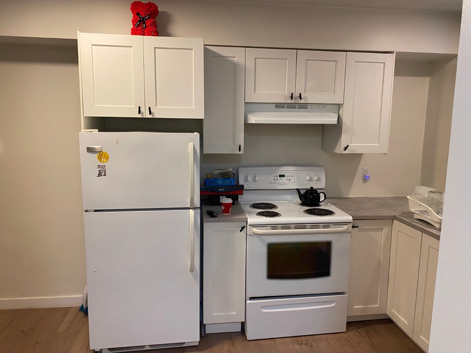 Clean renovated apartment. Ready for October 2