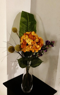 Arrangement de fleurs et pot pour fleurs coupées  11.5" ..