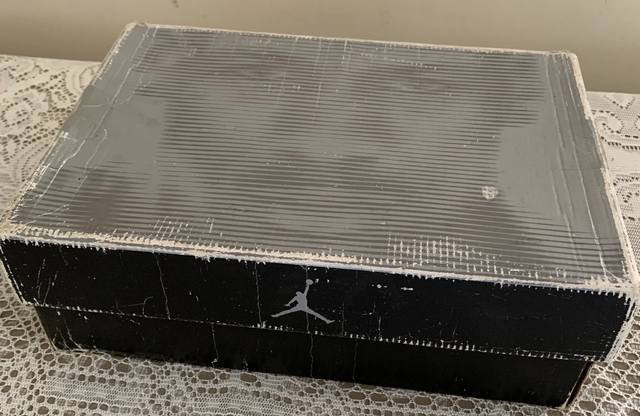 AIR JORDAN 5 RETRO 'METALLIC' 2000 in Men's Shoes in City of Montréal - Image 7