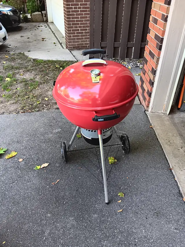 Weber Charcoal BBQ in BBQs & Outdoor Cooking in City of Toronto - Image 2