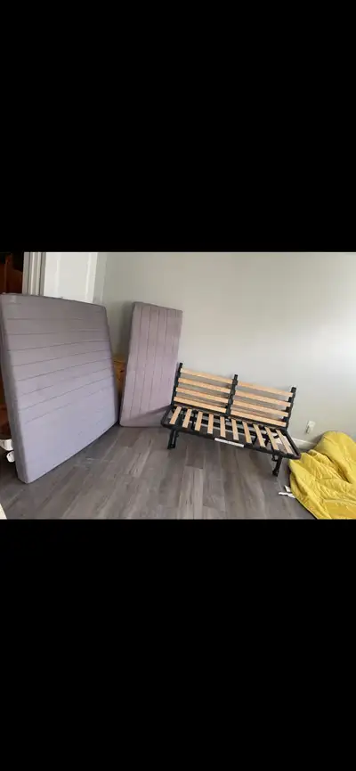 Items as seen in pictures. Pet and smoke free home.